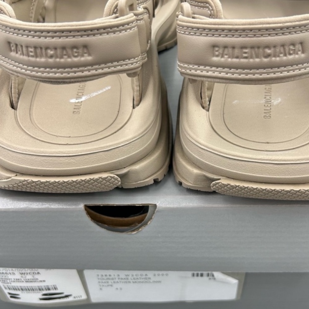 Men's Balenciaga tourist sandals . Size 9 - Picture 7 of 7